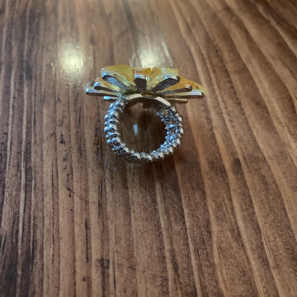 Yellow flower ring - Picture 2 of 3